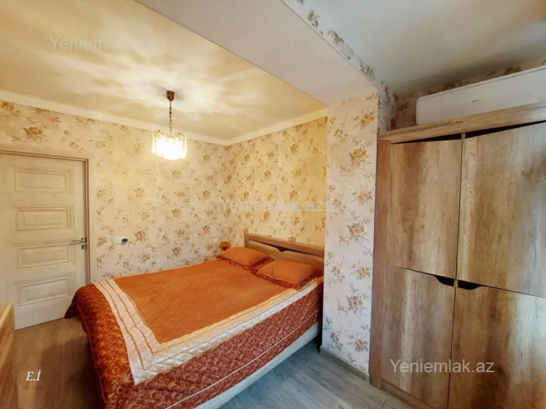 Satılır 3 otaqlı köhnə tikili 75 m²