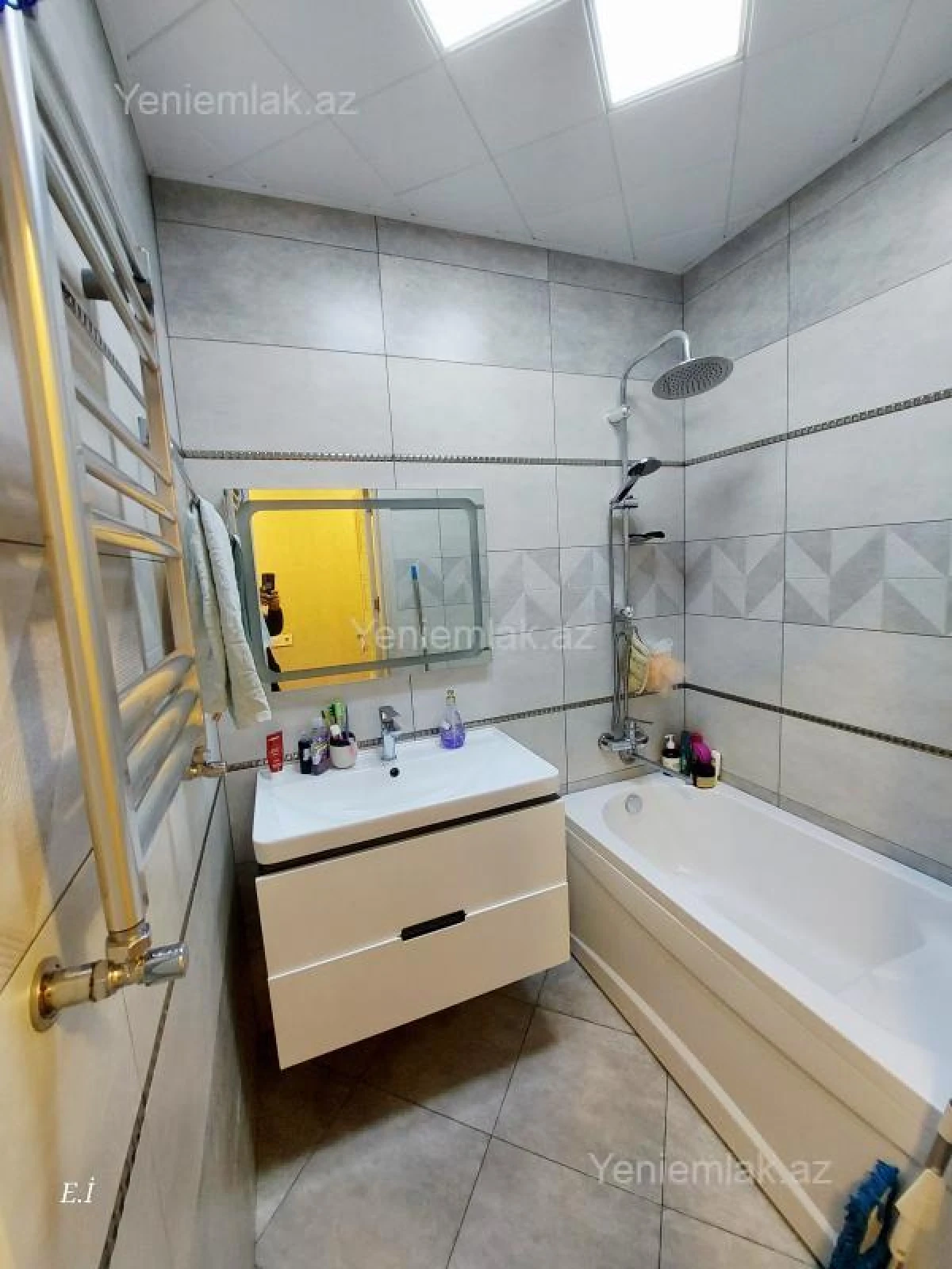 Satılır 3 otaqlı köhnə tikili 75 m²