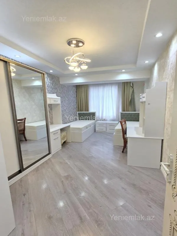 Satılır 3 otaqlı yeni tikili 125 m²