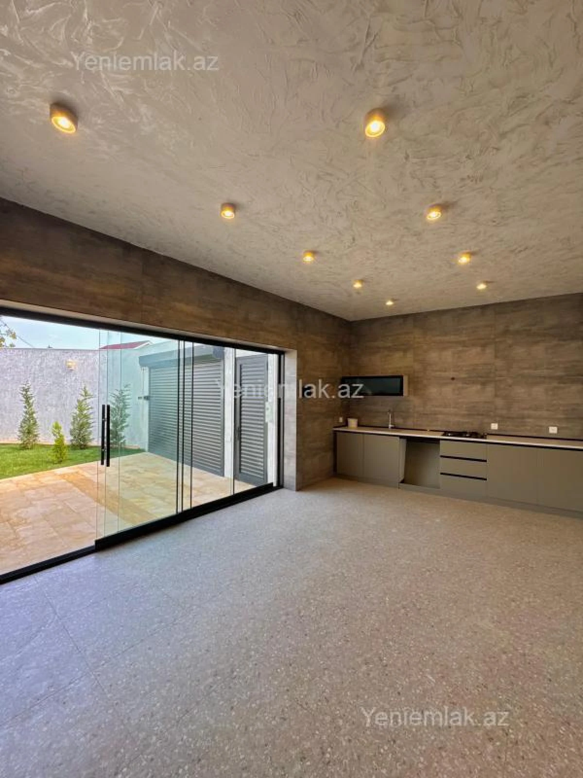 Satılır 5 otaqlı həyət evi 200 m²