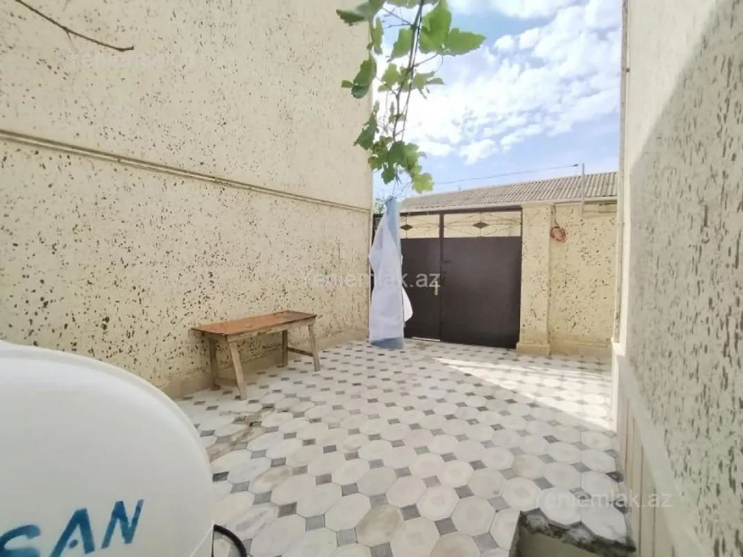 Satılır 4 otaqlı həyət evi 140 m²