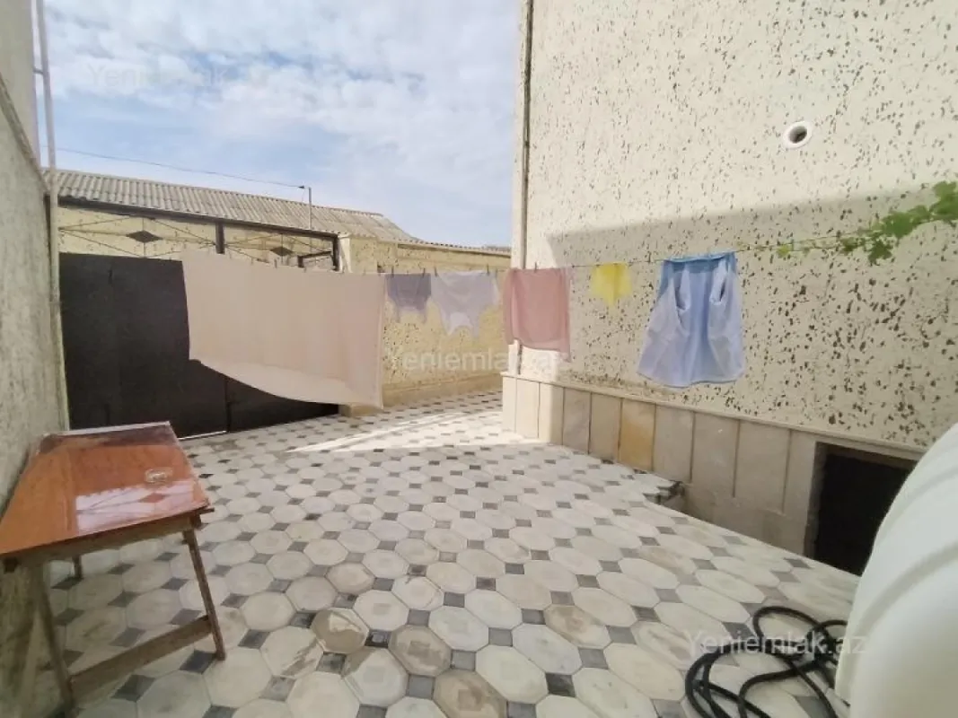 Satılır 4 otaqlı həyət evi 140 m²