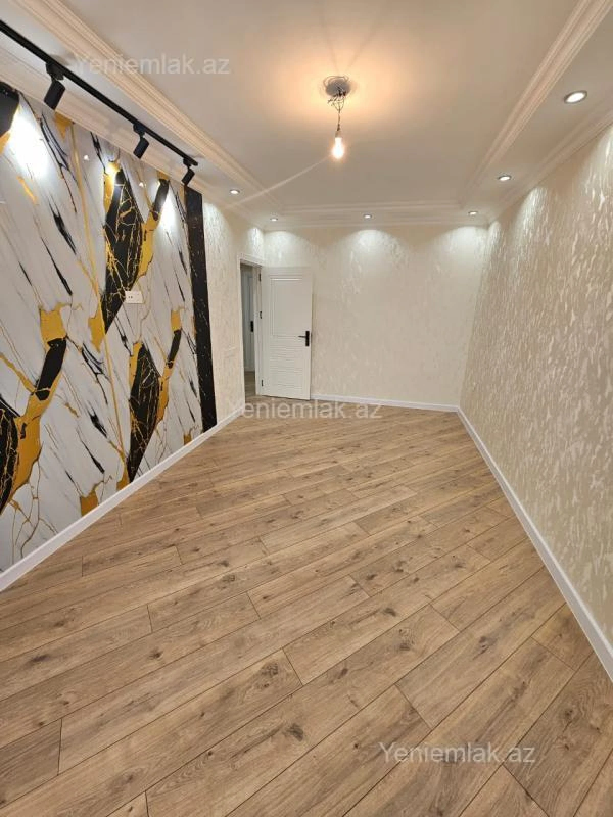 Satılır 3 otaqlı köhnə tikili 75 m²