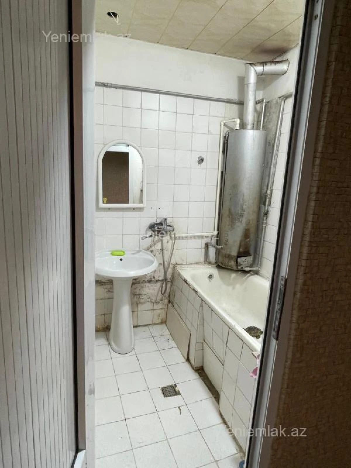 Satılır 3 otaqlı köhnə tikili 80 m²