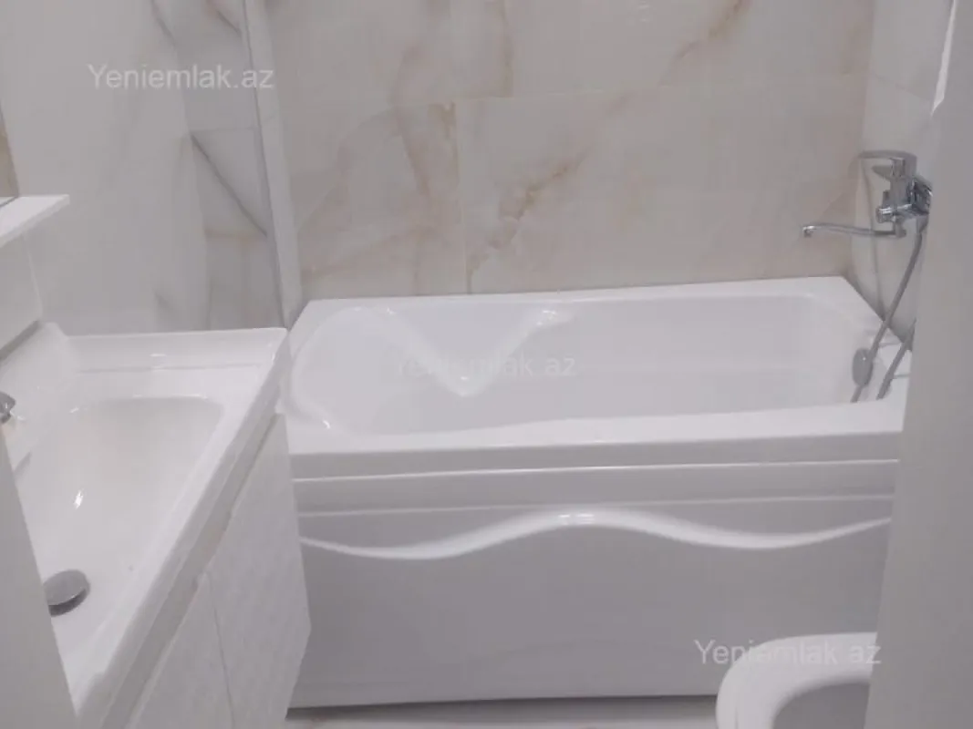 Satılır 3 otaqlı yeni tikili 130 m²