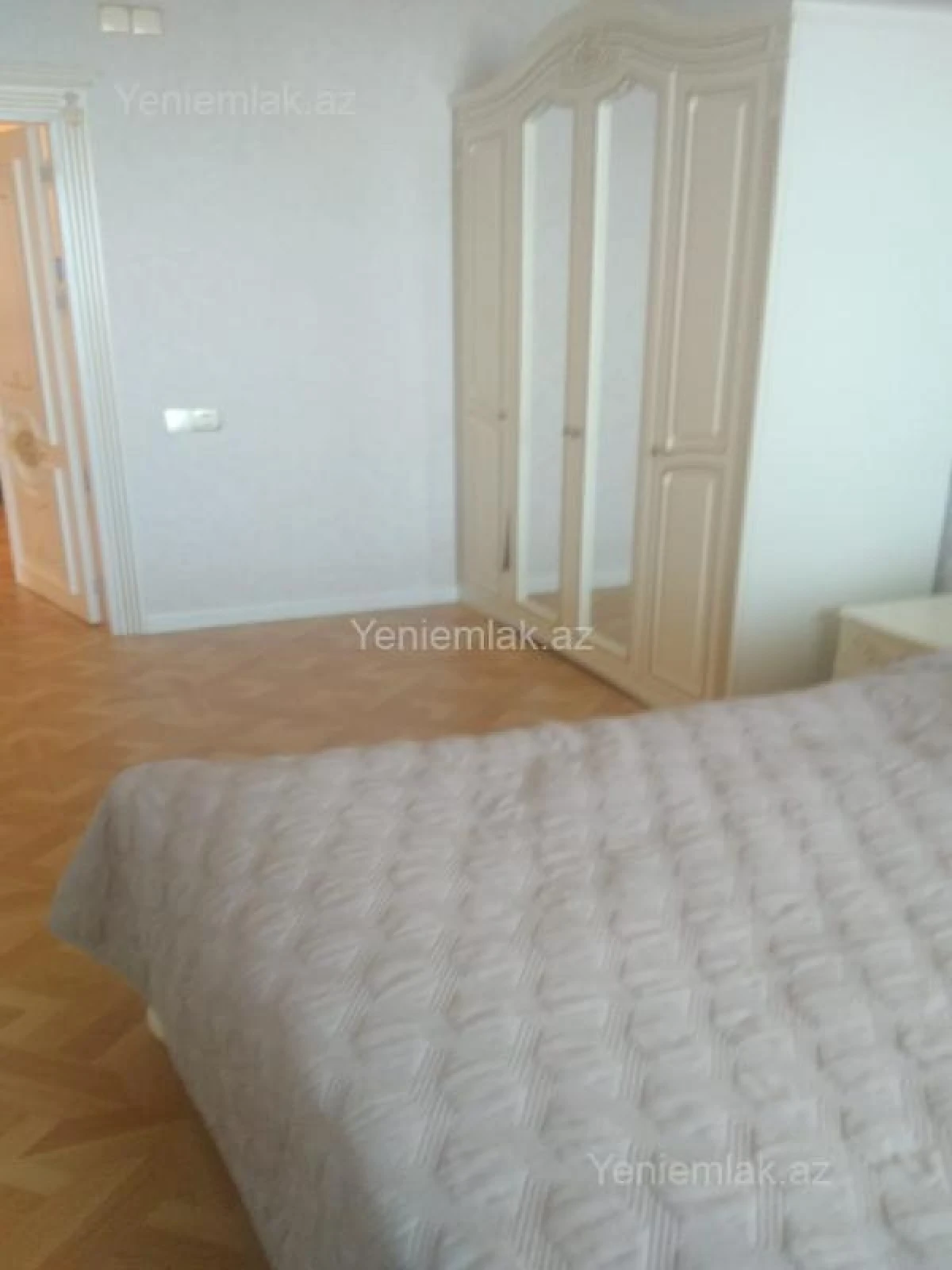 Satılır 3 otaqlı yeni tikili 130 m²