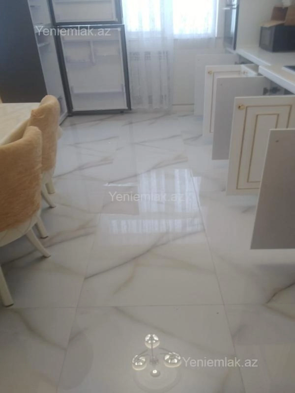 Satılır 3 otaqlı yeni tikili 130 m²