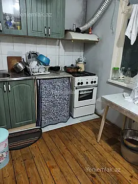 Satılır 3 otaqlı köhnə tikili 71.8 m²