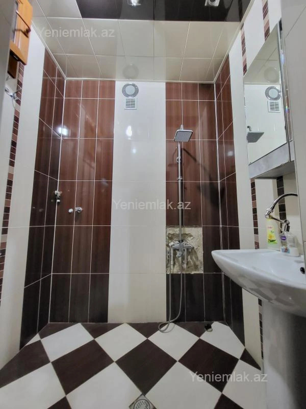 Satılır 2 otaqlı köhnə tikili 56 m²