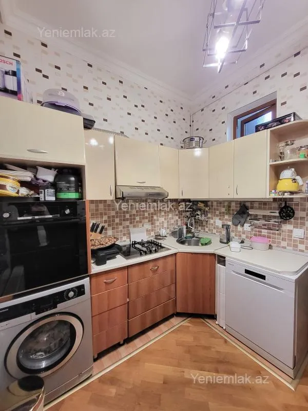 Satılır 2 otaqlı köhnə tikili 56 m²