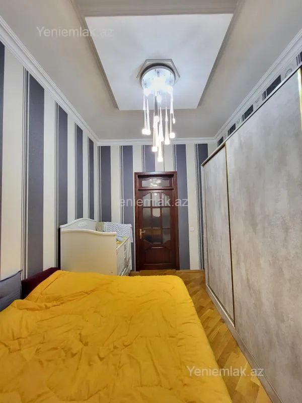 Satılır 2 otaqlı köhnə tikili 56 m²