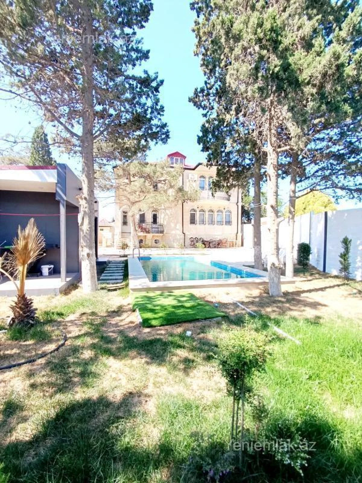 Satılır 6 otaqlı həyət evi 250 m²