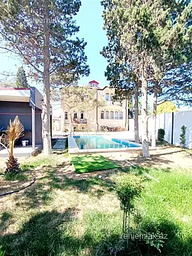 Satılır 6 otaqlı həyət evi 250 m²