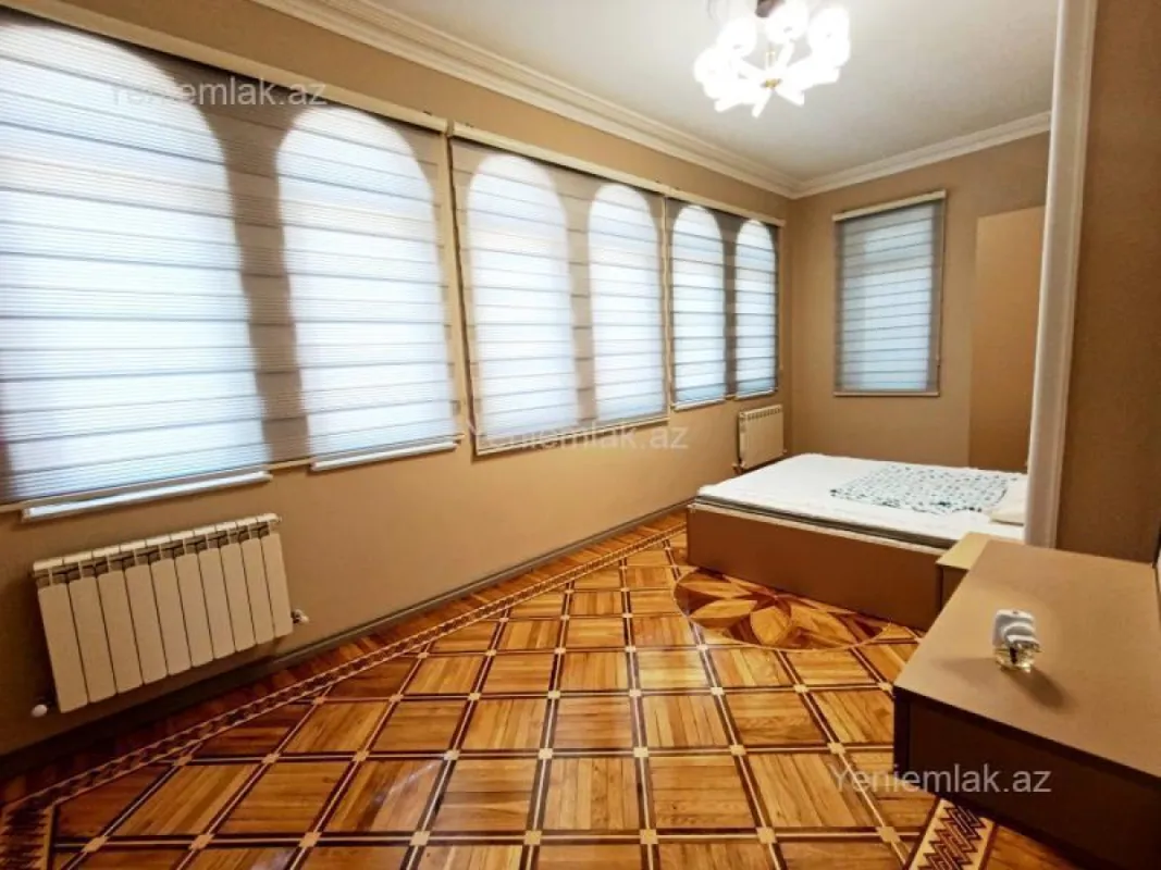 Satılır 6 otaqlı həyət evi 250 m²