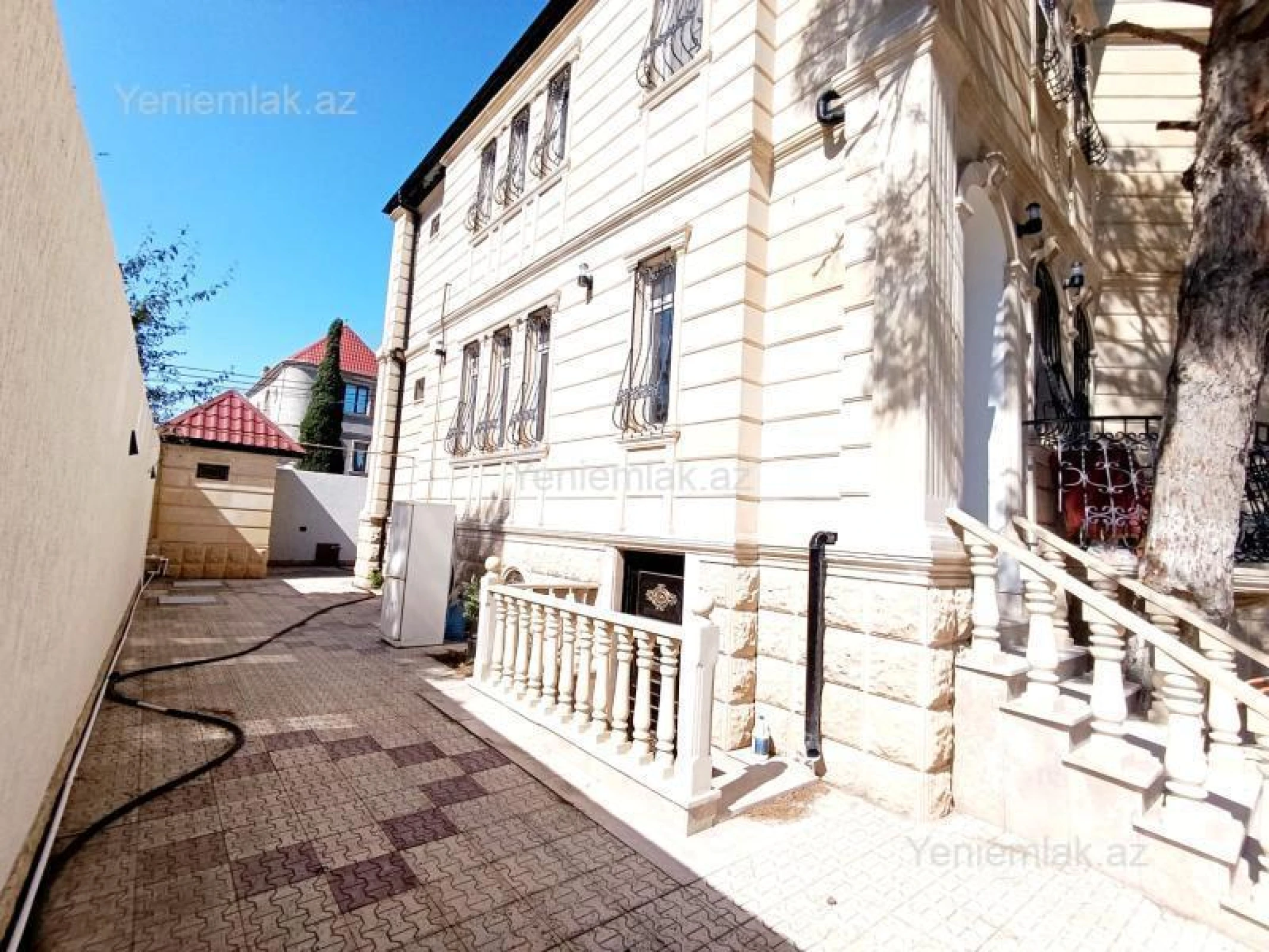 Satılır 6 otaqlı həyət evi 250 m²