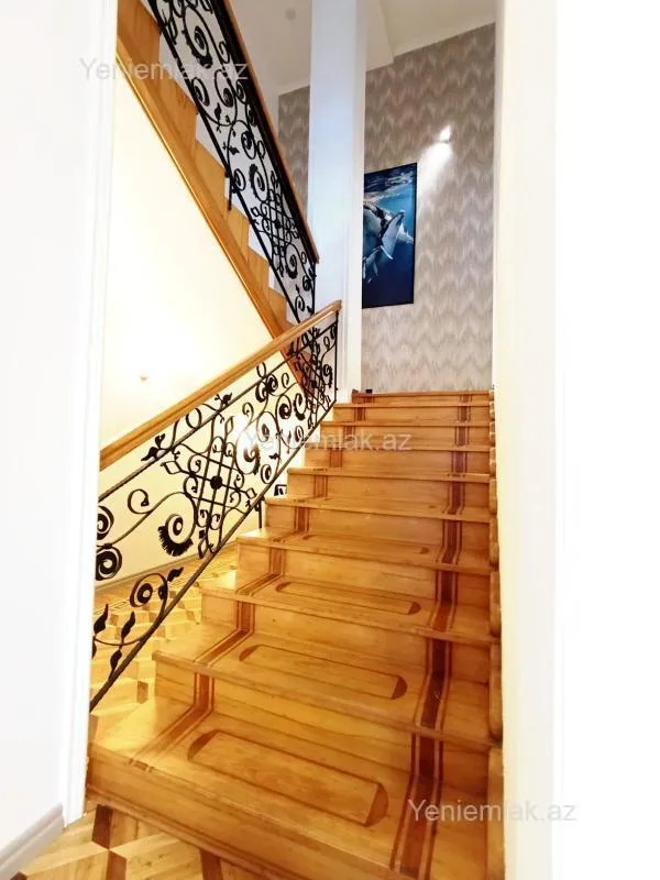 Satılır 6 otaqlı həyət evi 250 m²