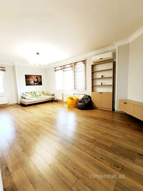 Satılır 6 otaqlı həyət evi 250 m²