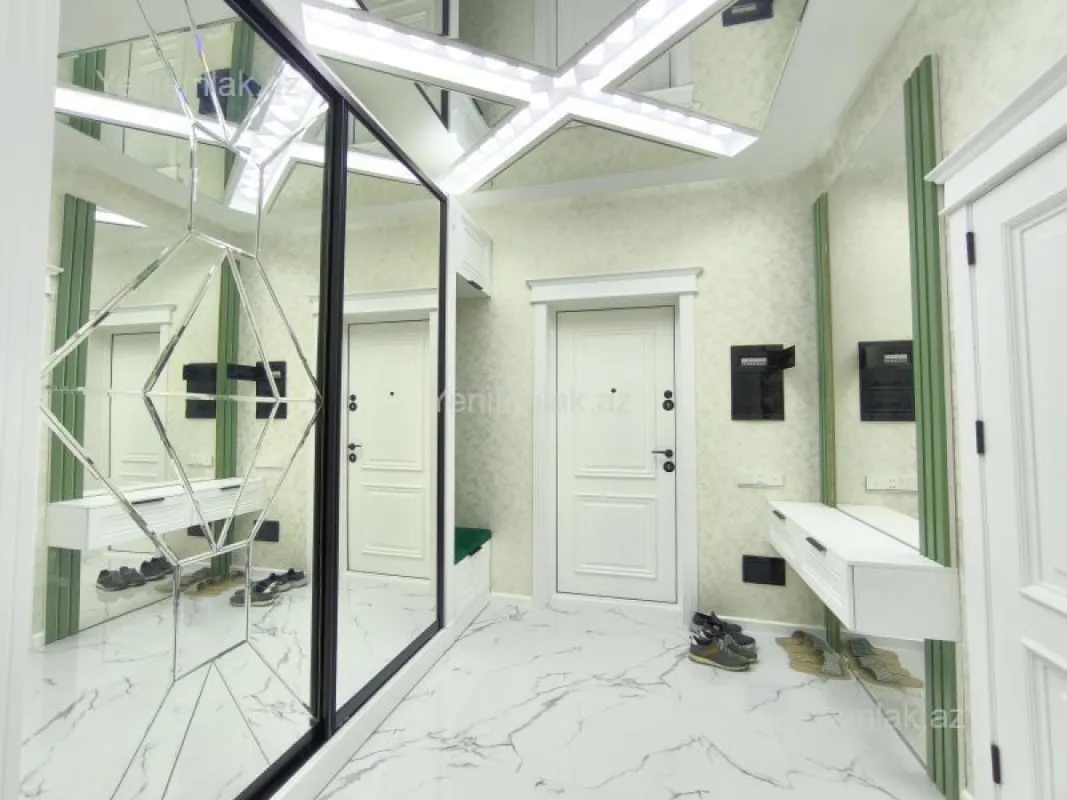 Satılır 3 otaqlı yeni tikili 130 m²