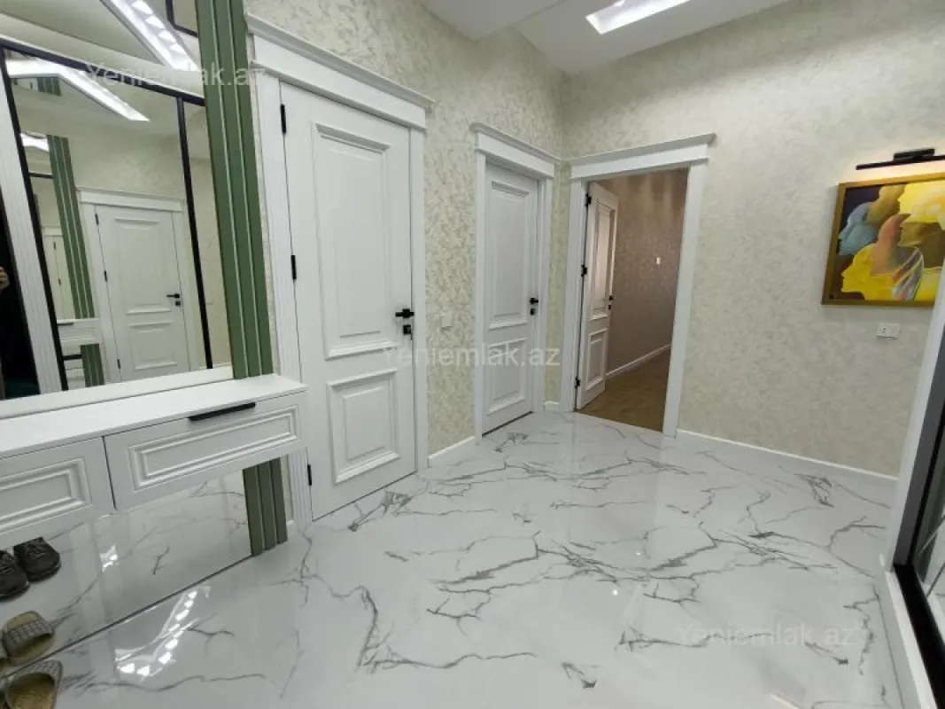 Satılır 3 otaqlı yeni tikili 130 m²