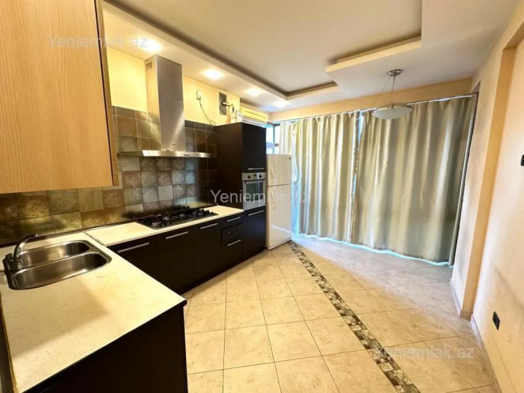 Satılır 4 otaqlı yeni tikili 190 m²