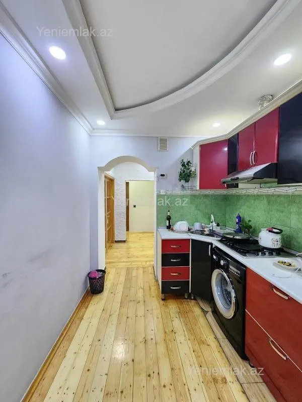 Satılır 4 otaqlı köhnə tikili 85 m²