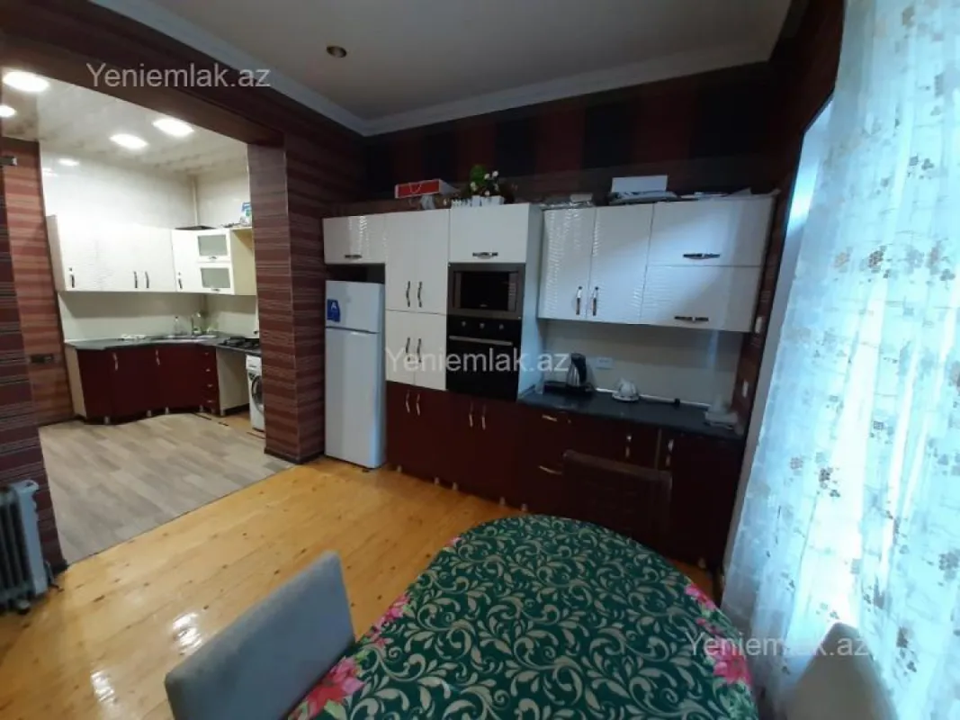 Satılır 3 otaqlı köhnə tikili 90 m²