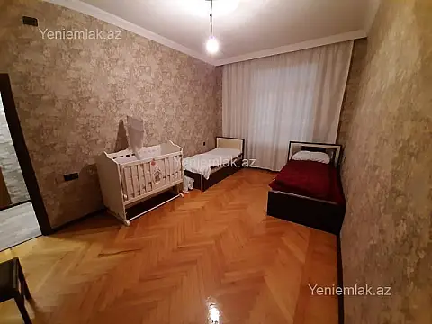 Satılır 3 otaqlı köhnə tikili 90 m²