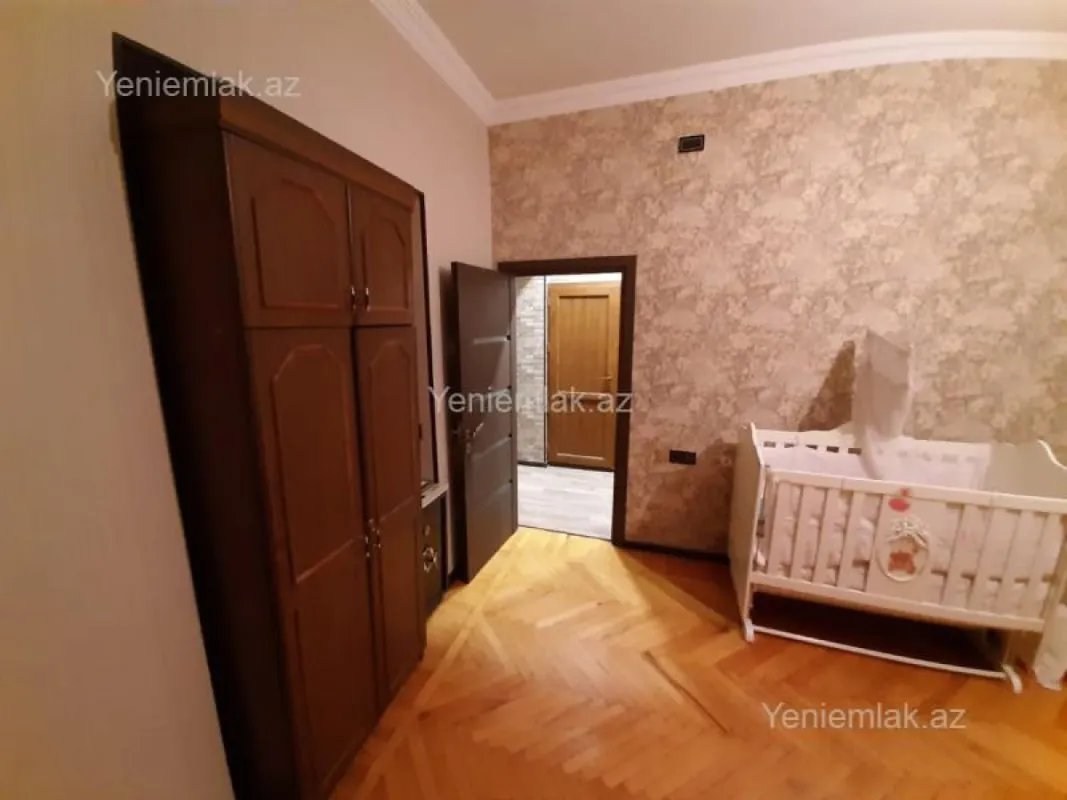 Satılır 3 otaqlı köhnə tikili 90 m²