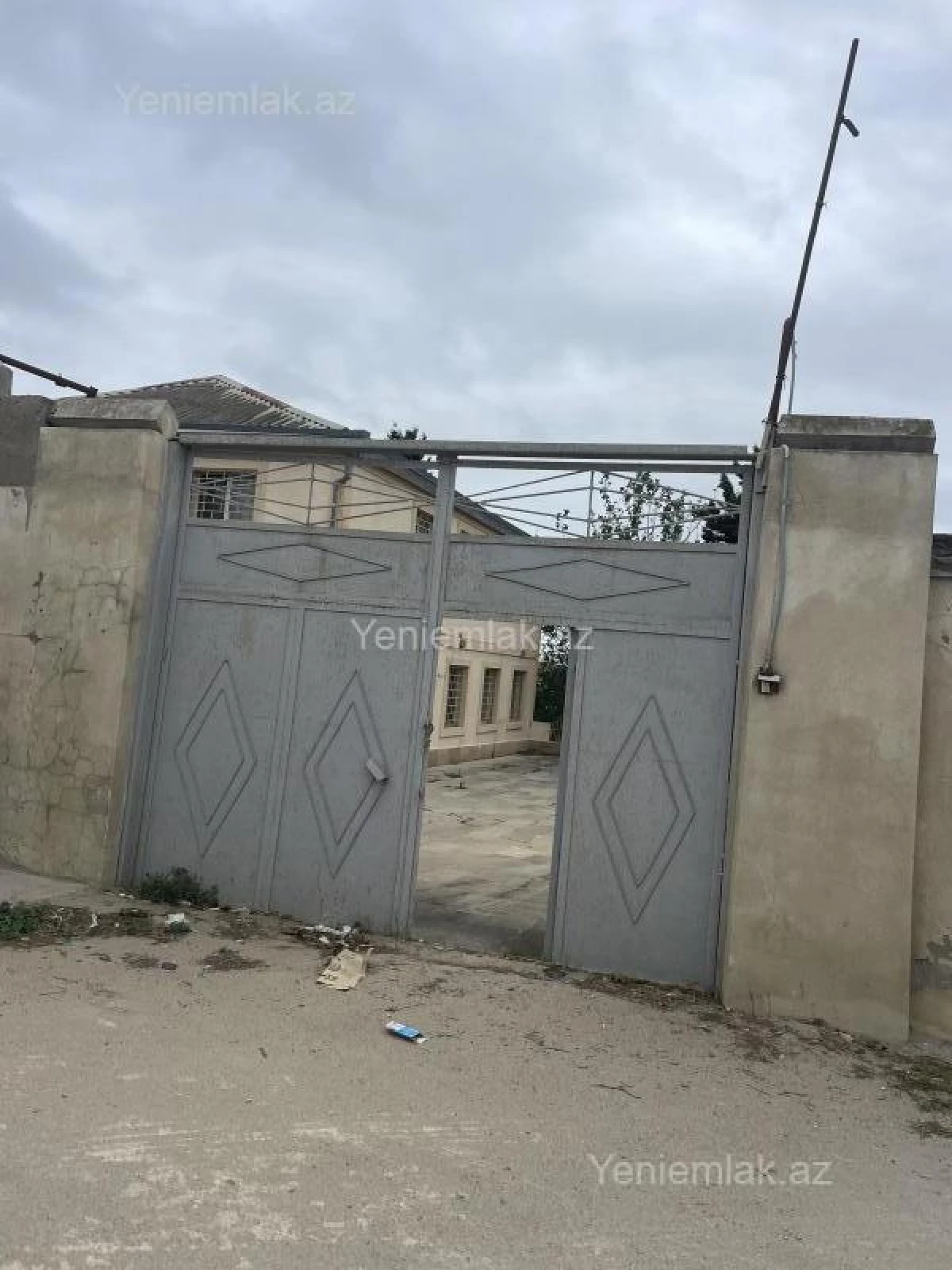 Satılır 6 otaqlı həyət evi 250 m²