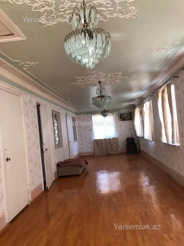 Satılır 6 otaqlı həyət evi 250 m²