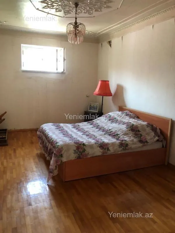 Satılır 6 otaqlı həyət evi 250 m²