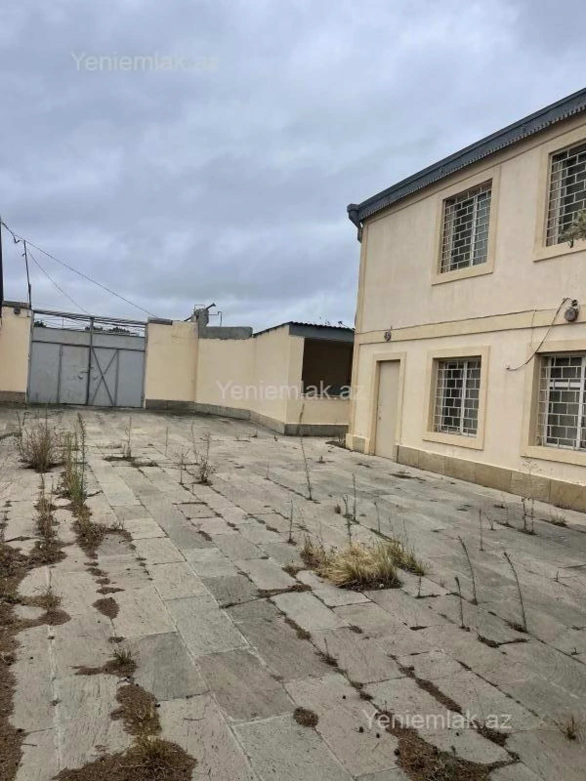 Satılır 6 otaqlı həyət evi 250 m²