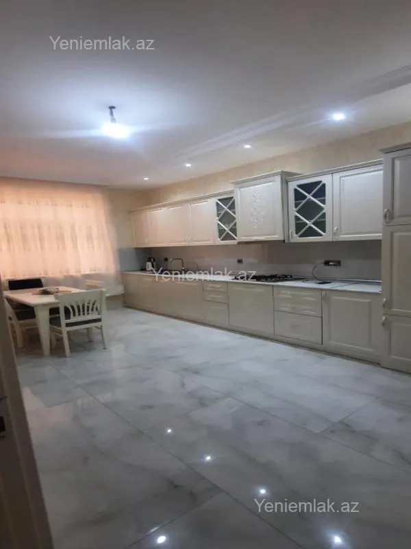 Satılır 6 otaqlı həyət evi 330 m²