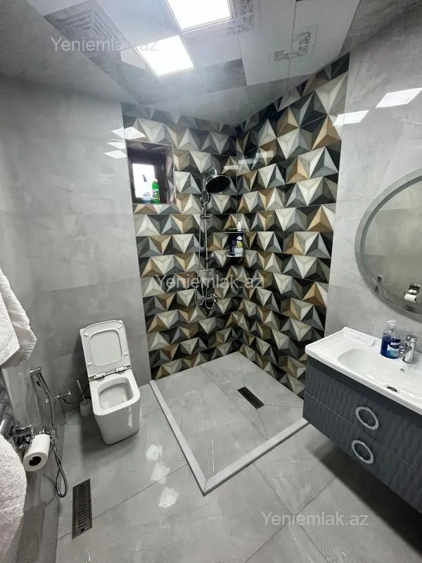 Satılır 6 otaqlı həyət evi 330 m²