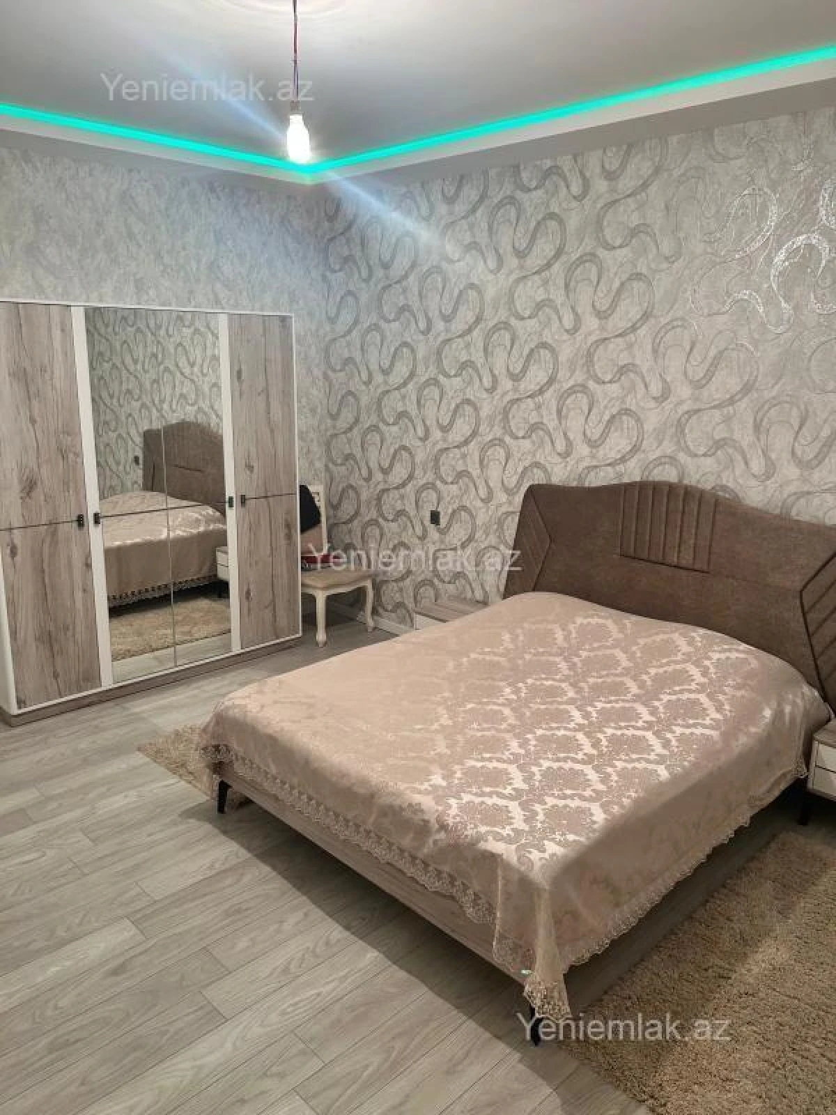Satılır 6 otaqlı həyət evi 330 m²