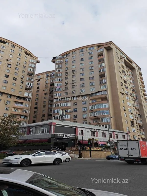 Satılır 3 otaqlı yeni tikili 75 m²