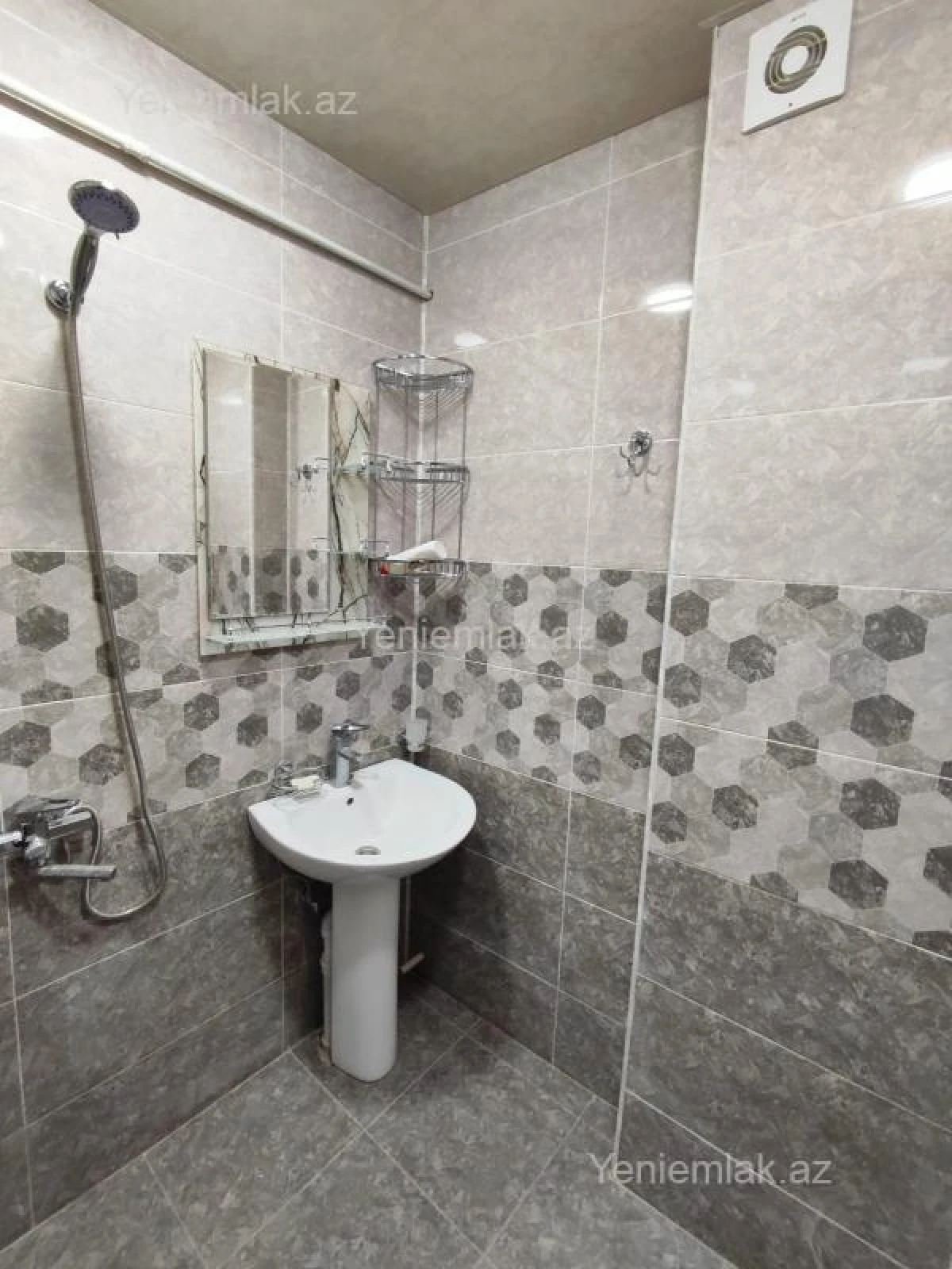 Satılır 3 otaqlı köhnə tikili 80 m²