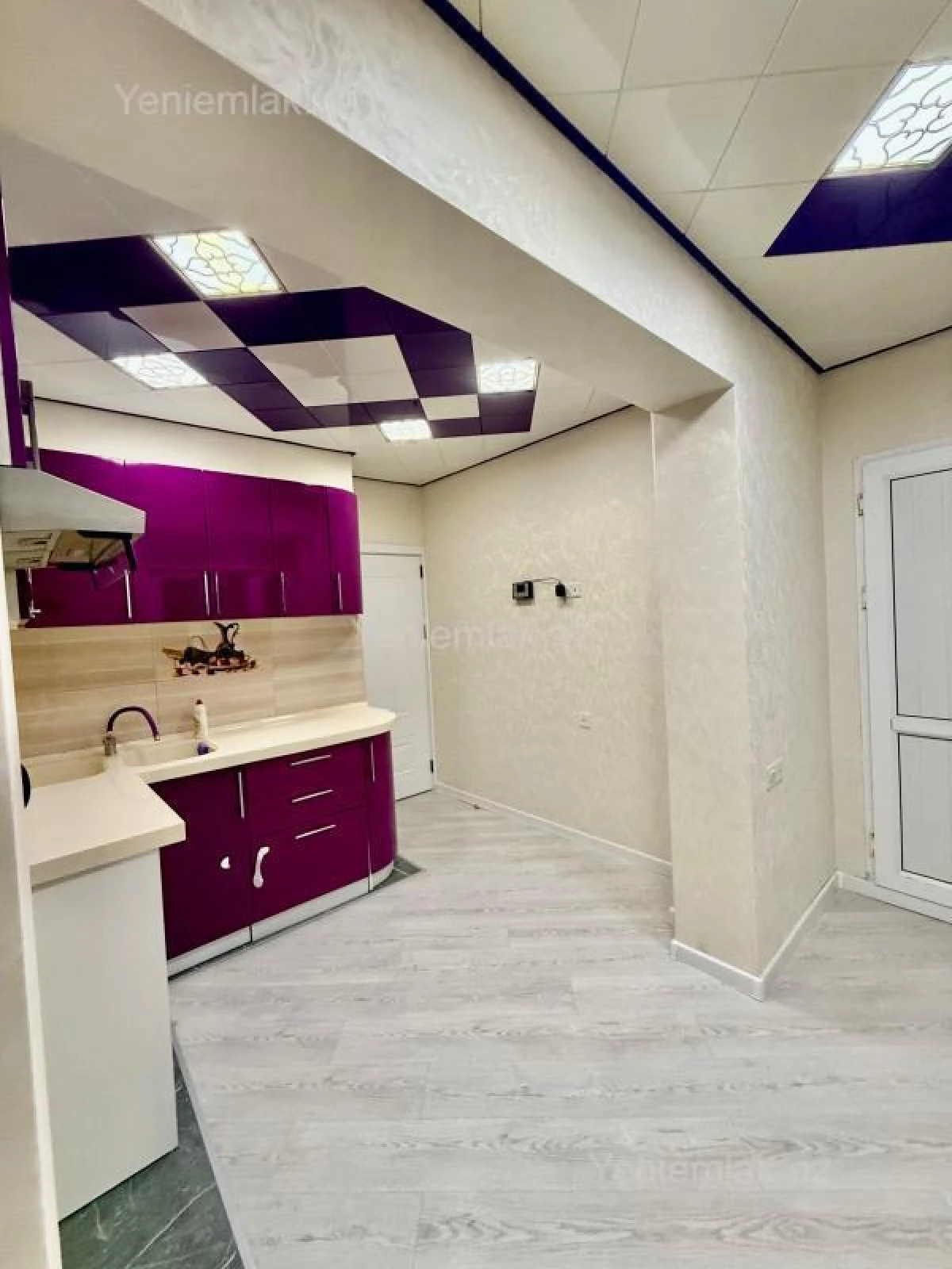 Satılır 5 otaqlı köhnə tikili 132 m²