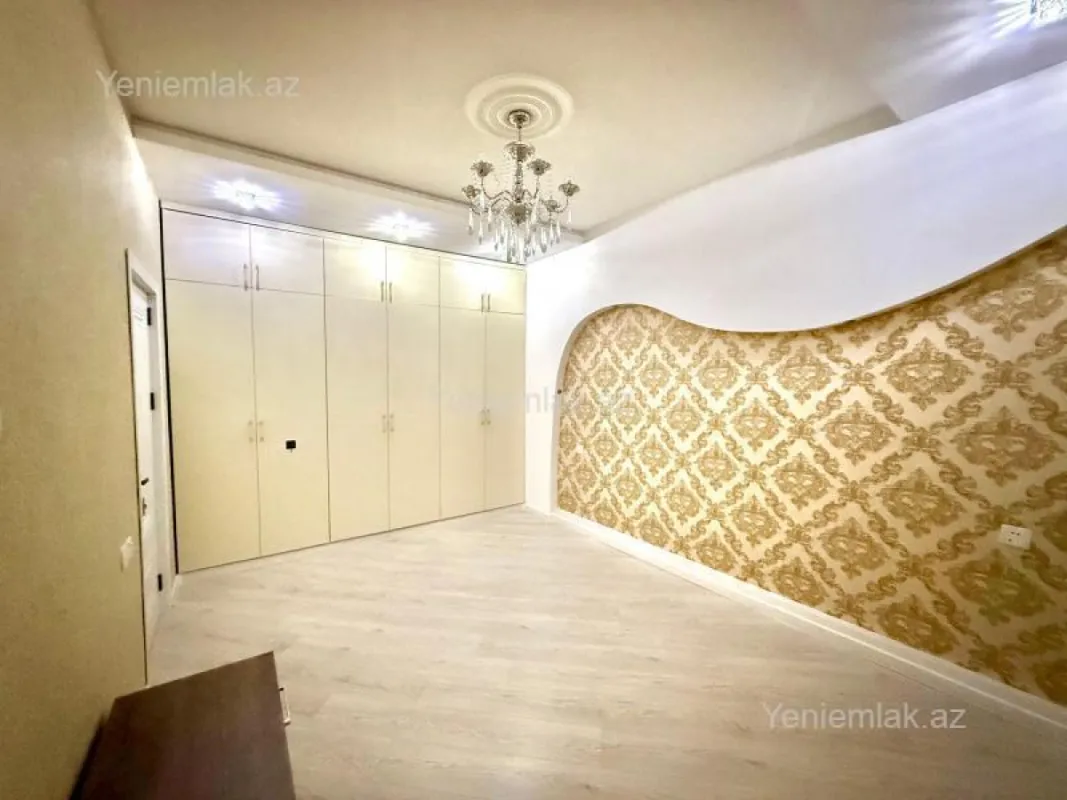 Satılır 5 otaqlı köhnə tikili 132 m²