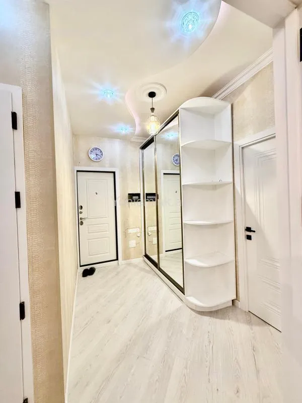 Satılır 5 otaqlı köhnə tikili 132 m²