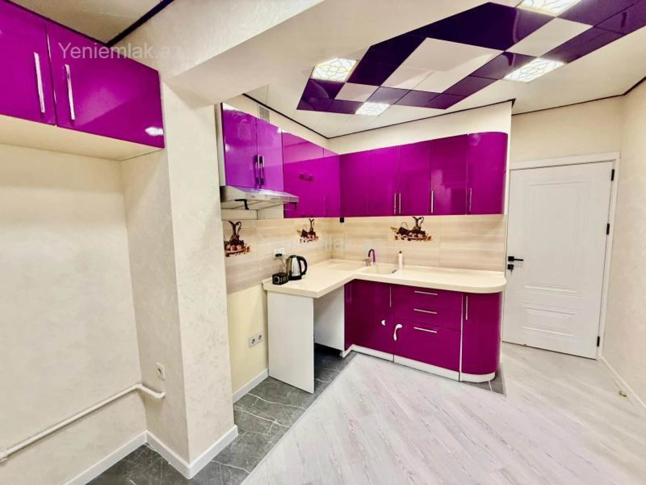 Satılır 5 otaqlı köhnə tikili 132 m²