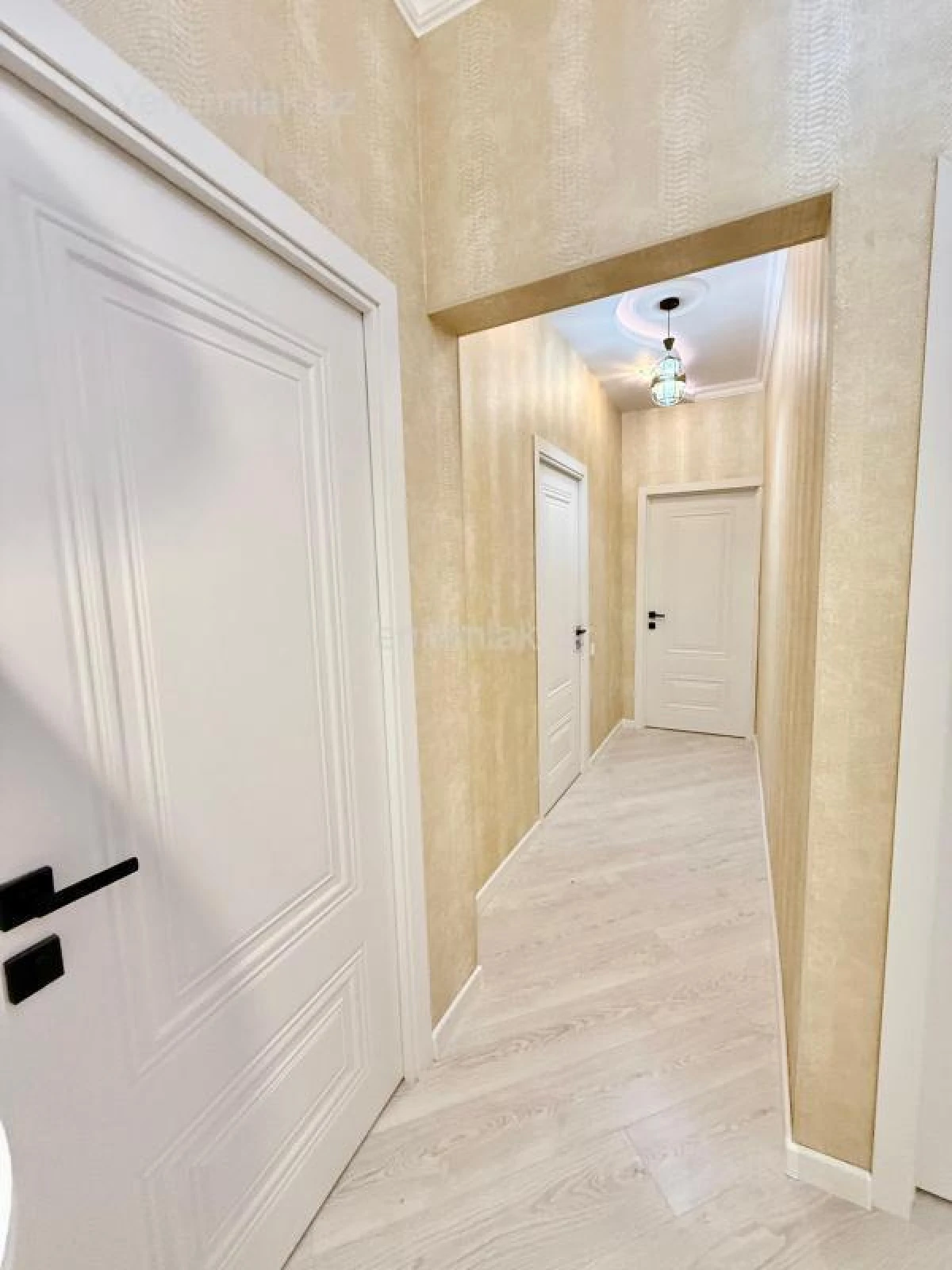 Satılır 5 otaqlı köhnə tikili 132 m²