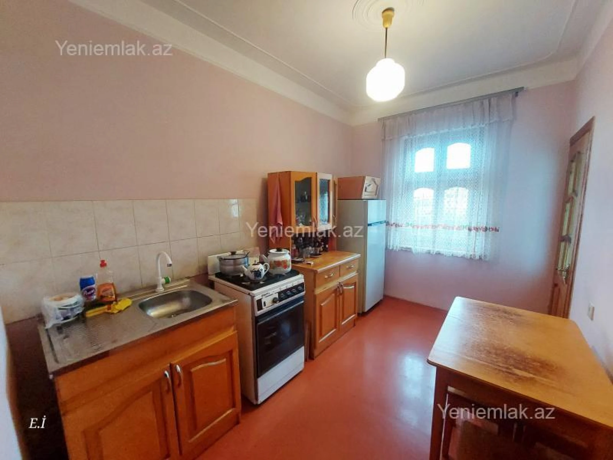 Satılır 3 otaqlı köhnə tikili 70 m²