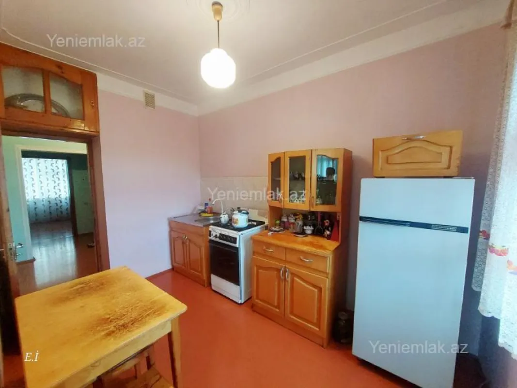 Satılır 3 otaqlı köhnə tikili 70 m²