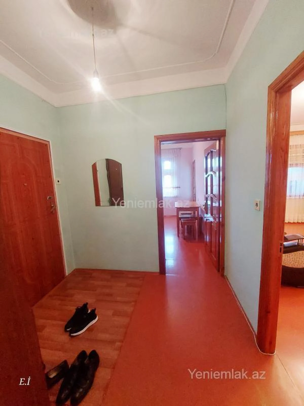 Satılır 3 otaqlı köhnə tikili 70 m²