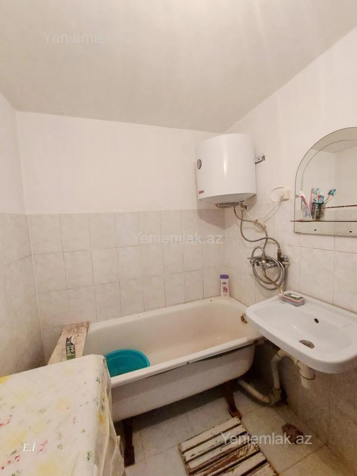 Satılır 3 otaqlı köhnə tikili 70 m²