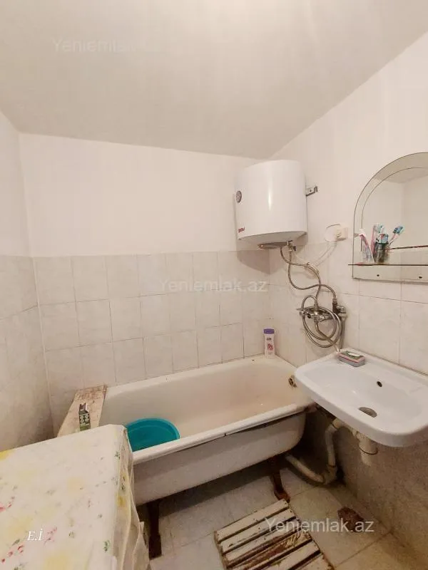 Satılır 3 otaqlı köhnə tikili 70 m²
