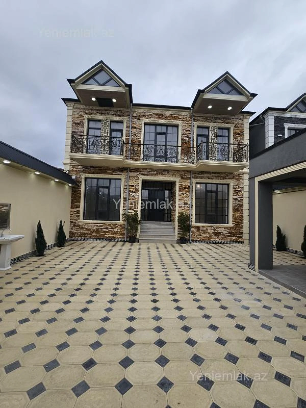 Satılır 5 otaqlı həyət evi 200 m²