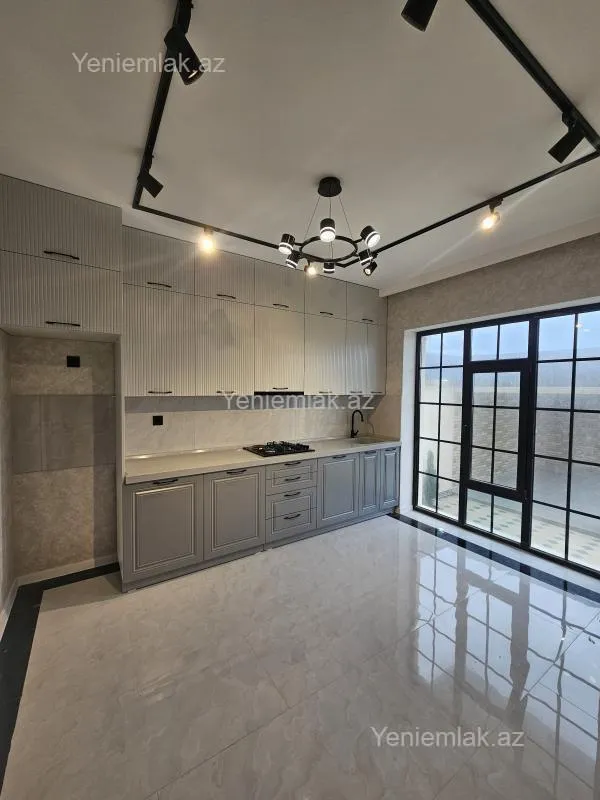 Satılır 5 otaqlı həyət evi 200 m²