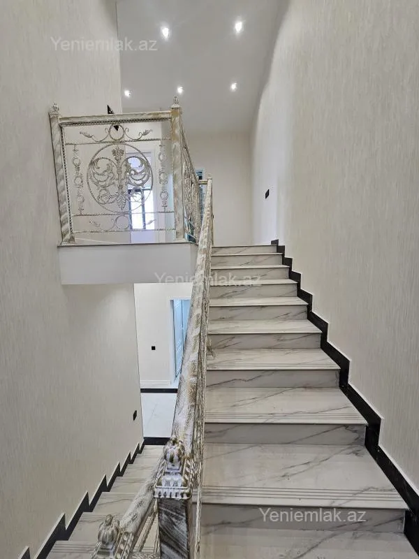 Satılır 5 otaqlı həyət evi 200 m²